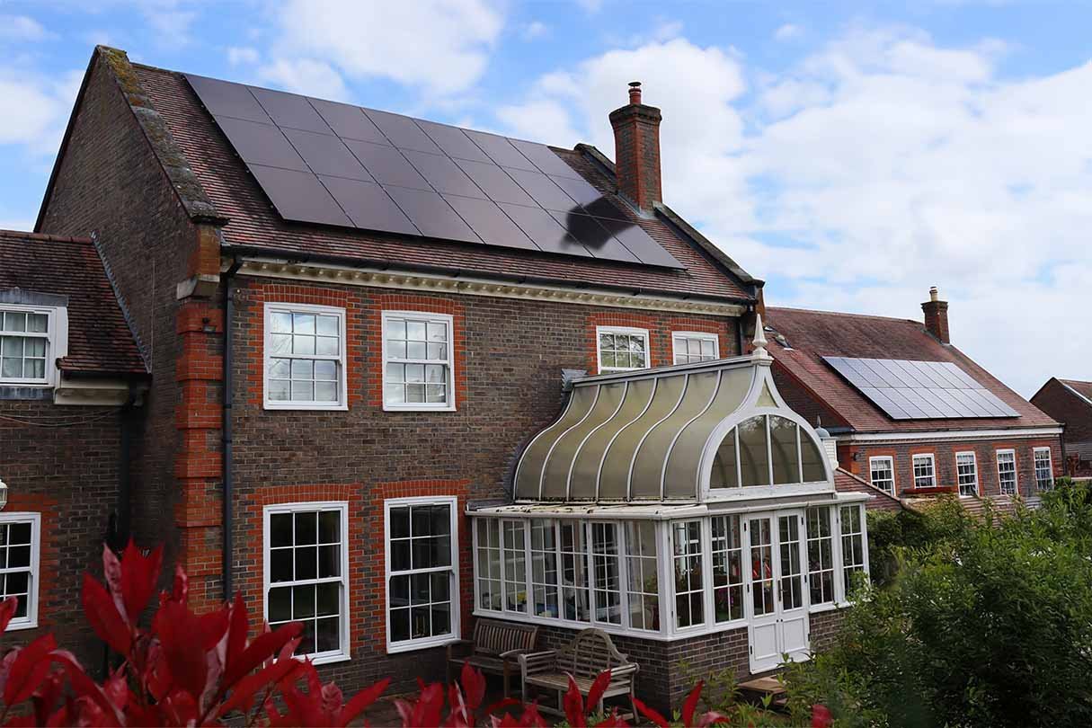 Local Solar Specialists vs. National Installers: Choosing the Home Solar Panel Installer
