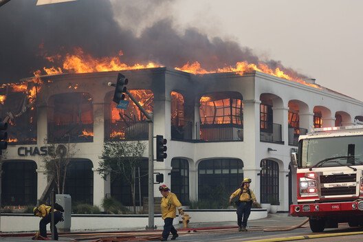 A Chase Bank branch on Sunset Boulevard burning on January 8. Image © CAL FIRE_Official via Wikipedia under Public Domain License