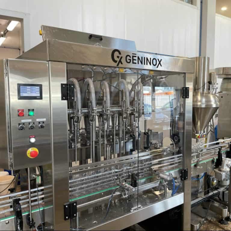 Filling machine dispensing a viscous product.