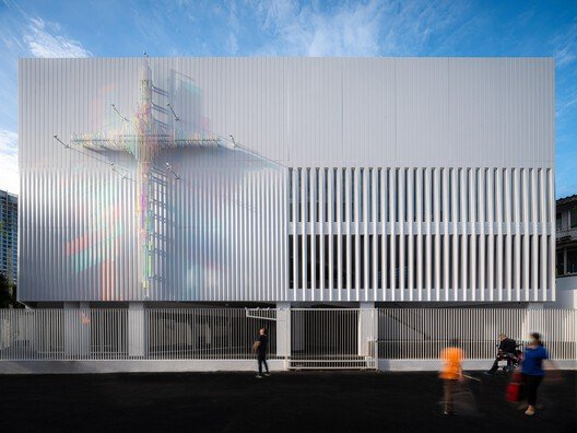 © SPACESHIFT STUDIO