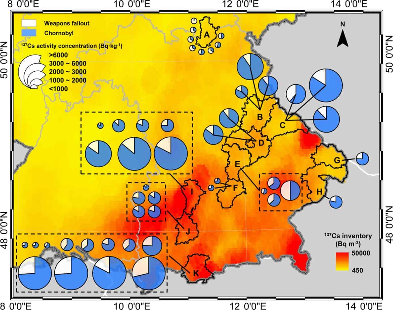 A map of southern Germany and Bavaria with areas of higher radioactive caesium contamination marked in red, superimposed with pie charts showing how much of that caesium comes from Chornobyl and how much from earlier atmospheric weapons tests