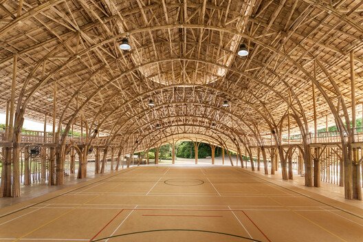 Bamboo Sports Hall for Panyaden International School / Chiangmai Life Construction. Image © Alberto Cosi