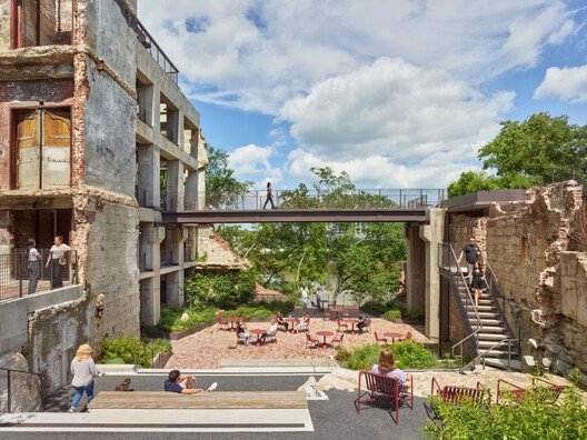 © Seth Parker / Christopher Payne