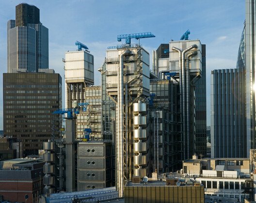 Lloyd's of London Building / Richard Rogers. Image © Diliff, via Wikipedia under CC BY-SA 3.0