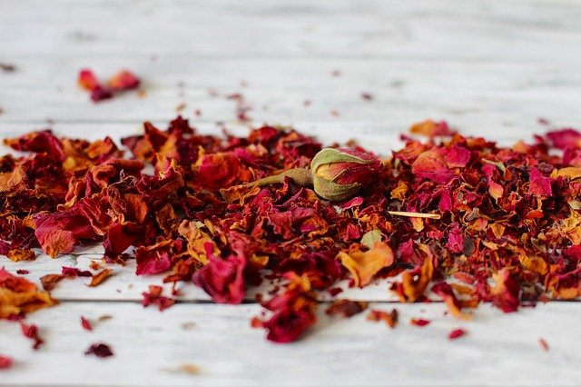 12_Uses_For_Rose_Petals-Make_Potpourri_Sachets-The_Grow_Network