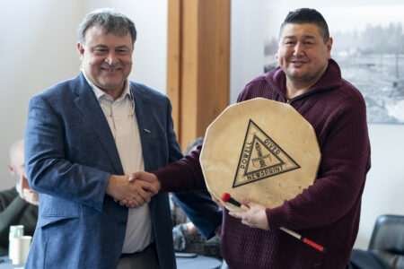 Richard Trembley shaking hands with Tla'amin nation 
