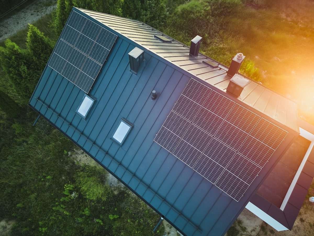 Rooftap-solar-panels-on-residential-home-seen-from-above