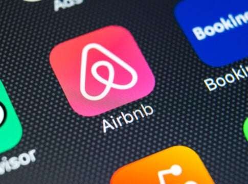 Airbnb vs. Booking Holdings: Who’s Winning the Battle for Financial Growth and Green Goals?