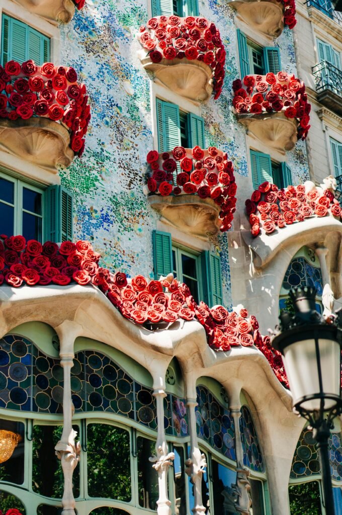 Building in Barcelona. Use ethical alternatives to Airbnb, Booking.com and Expedia to support Palestinians and fight overtourism.