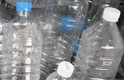 Nanoplastic, water bottles, milk containers, plastic, plastic particles, microplastic, going true green, going green, healthy living, Bobby Kennedy, MAHA, bottled water, BPAs, PNAS, dementia, alzheimer's, NATURE, sustainability