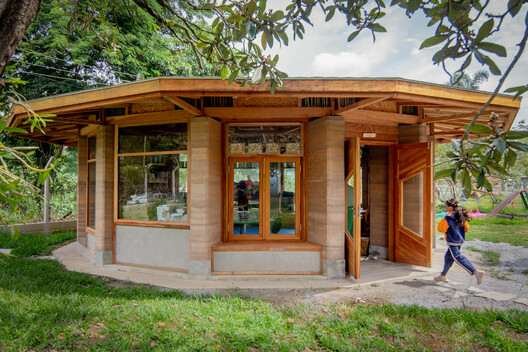 © Paula Monroy, Emilio Echevarría