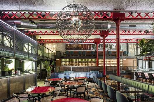 EL MAMA & LA PAPA Bar Restaurant / El Equipo Creativo. Image © Adrià Goula EL MAMA & LA PAPA Bar Restaurant / El Equipo Creativo. Image © Adrià Goula