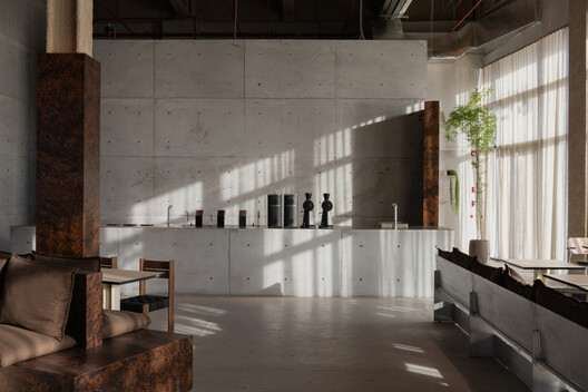 Otaku Cafe / shell+core. Image © Bianca Studio Otaku Cafe / shell+core. Image © Bianca Studio