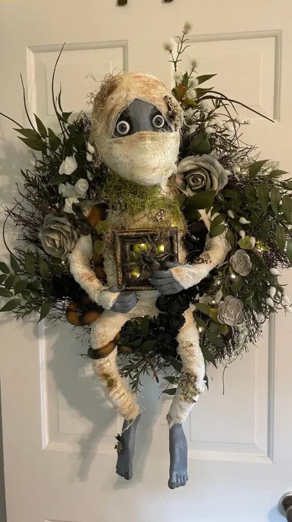 DIY Halloween mummy door