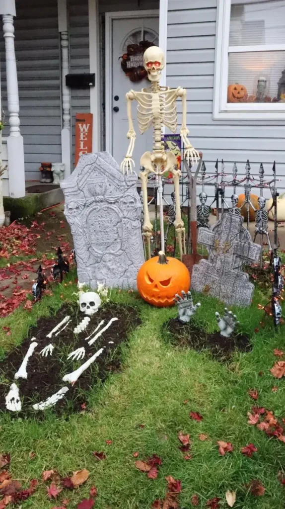 DIY Outdoor Halloween Yard Ideas