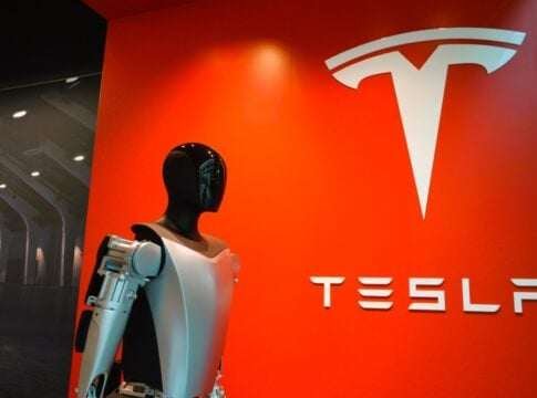 Tesla Stock Powers Ahead: Can TSLA Balance AI, EV Growth, and Net-Zero Goals?