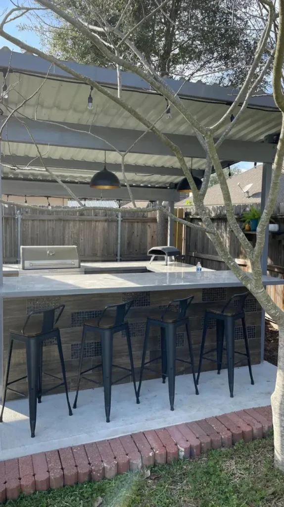 Outdoor Kitchen with Bar Seating Outdoor Kitchen with Bar Seating