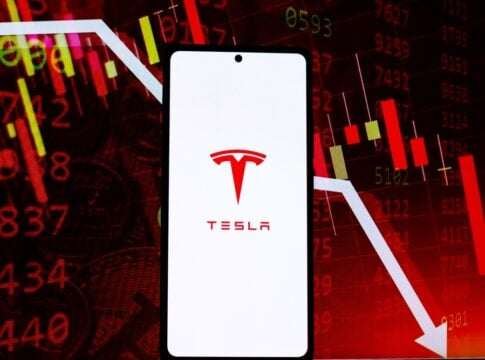 Tesla (TSLA) Stock Slips After Q3 Results as Carbon Credit Revenue Plunges 44%
