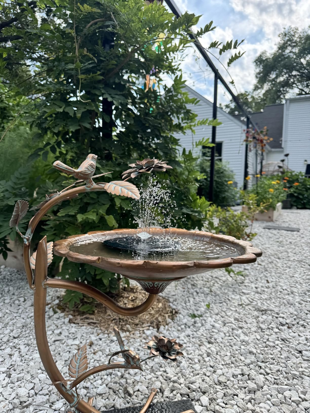 In an era where sustainability is not just a trend but a necessity, the AISITIN solar fountain pump offers a way to beautify your garden and reduce your environmental footprint. Solar water features like this one are more than decorative — they symbolize a shift toward greener, self-sufficient living. For people passionate about agriculture, gardening, and ecological stewardship, such products align with the principles of using renewable energy and conserving resources. From a practical perspective, solar fountains help circulate water in ponds or birdbaths, which prevents water from stagnating. This circulation improves water quality, reduces mosquito breeding, and makes your garden more hospitable for birds and beneficial insects. From a scientific standpoint, using solar-powered pumps harnesses photovoltaic (PV) conversion — sunlight is converted into electrical energy, which powers the pump directly.