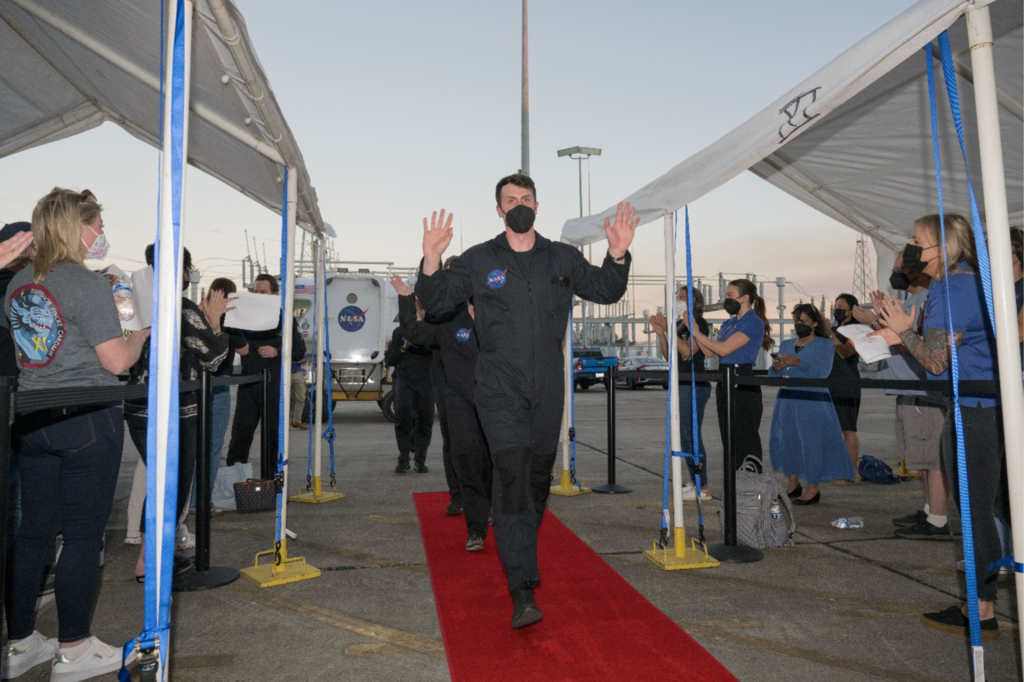Ross Elder, CHAPEA mission 2 commander, waves to agency leaders and staff who are supporting the mission before he steps into the habitat.