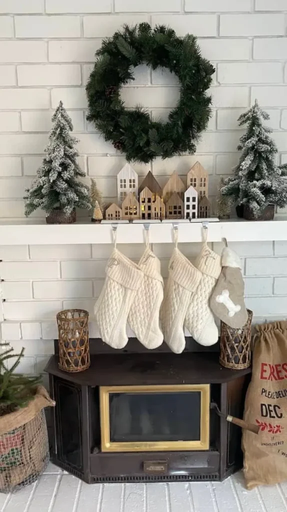 Christmas Minimalist Mantle