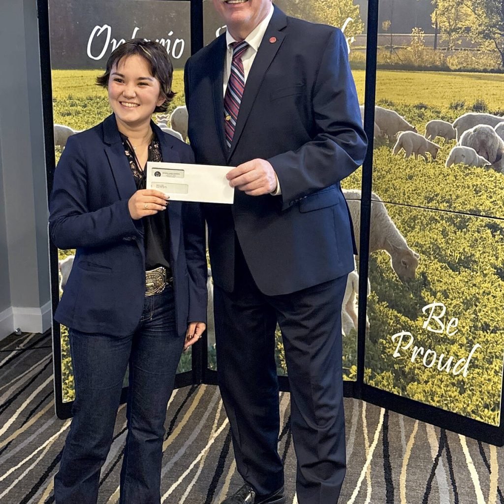 Lauren Cowan receives the $500 Undergraduate Award from Art Alblas, Ontario Sheep Farmers chair,  during their annual general meeting on Oct. 30, 2025 in Cambridge. Photo: Diana Martin