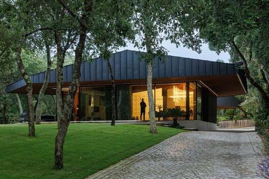 © Ivo Tavares Studio