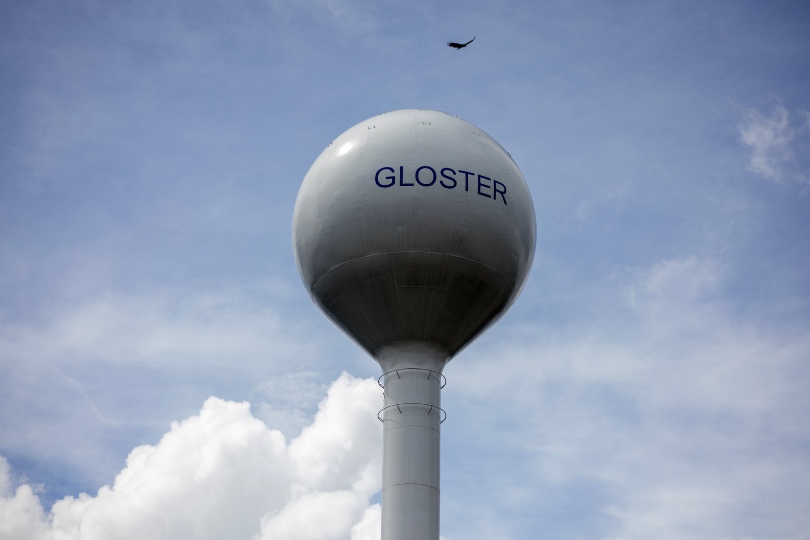 a water tower that says Gloster on it