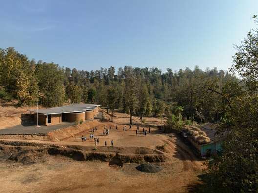 Hiwali School aerial view. Image © Pranit Bora Studio Hiwali School aerial view. Image © Pranit Bora Studio