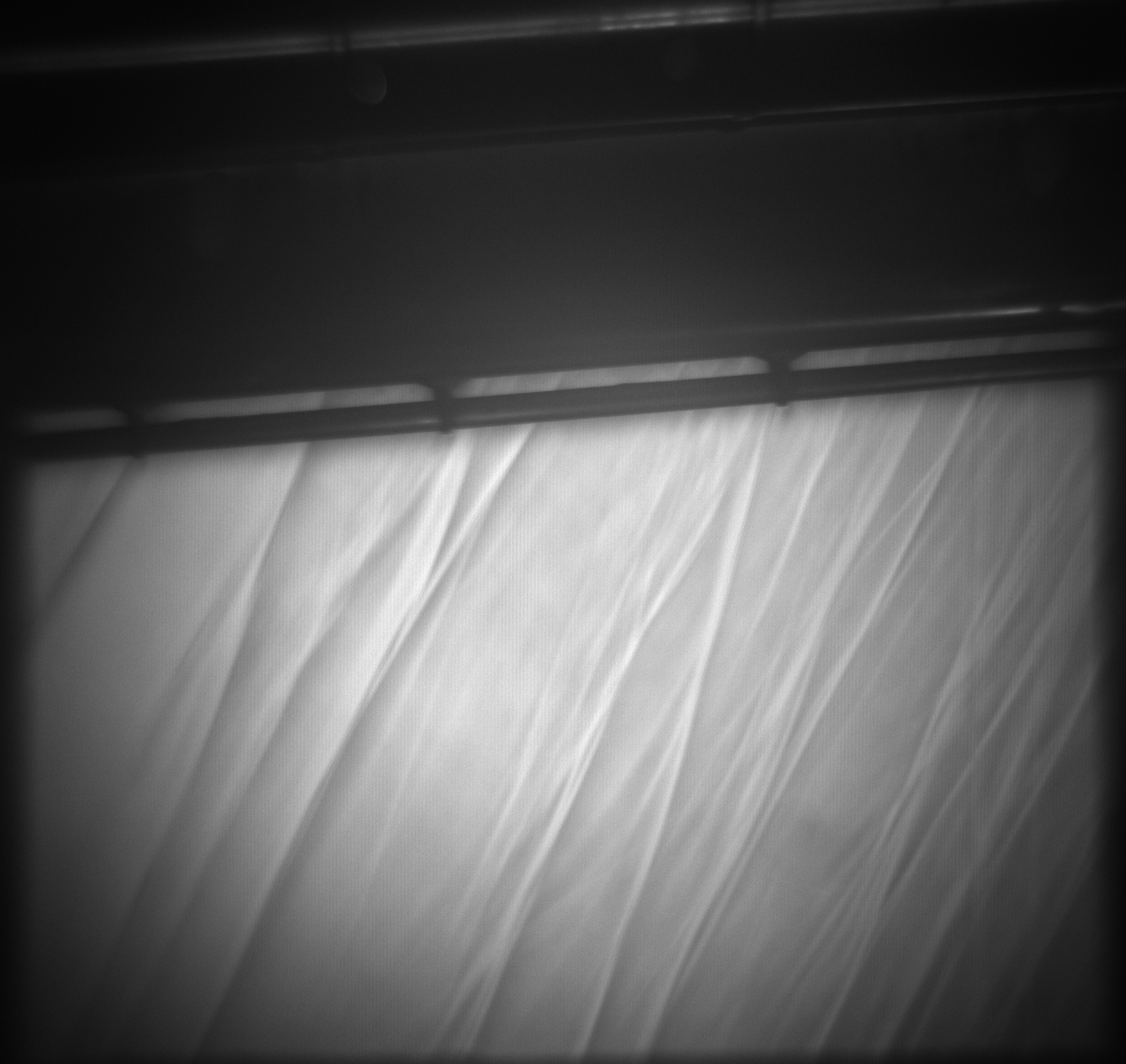 The video plays in black and white colors. The top portion of the video shows a black line moving up and down, sometimes at diagonal angles. This is a shockwave as imaged with a conventional schlieren system. The bottom portion is gray colored with some white lines running through it. This is again a visualization of a shockwave for the same conditions but imaged with a SAFS system. There is an absence of image artifacts.