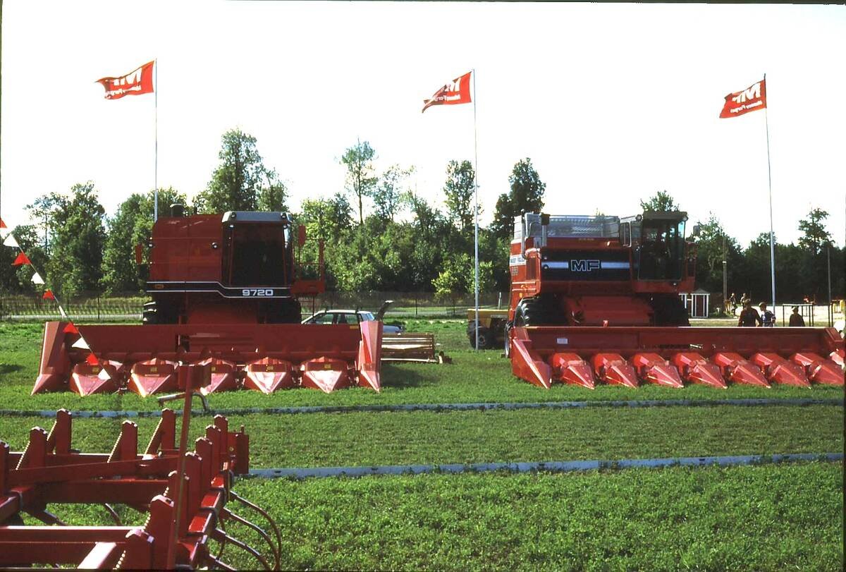 Massey rebranded White's larger 9700s as the 8590, while the White 9320 became the MF 8560.