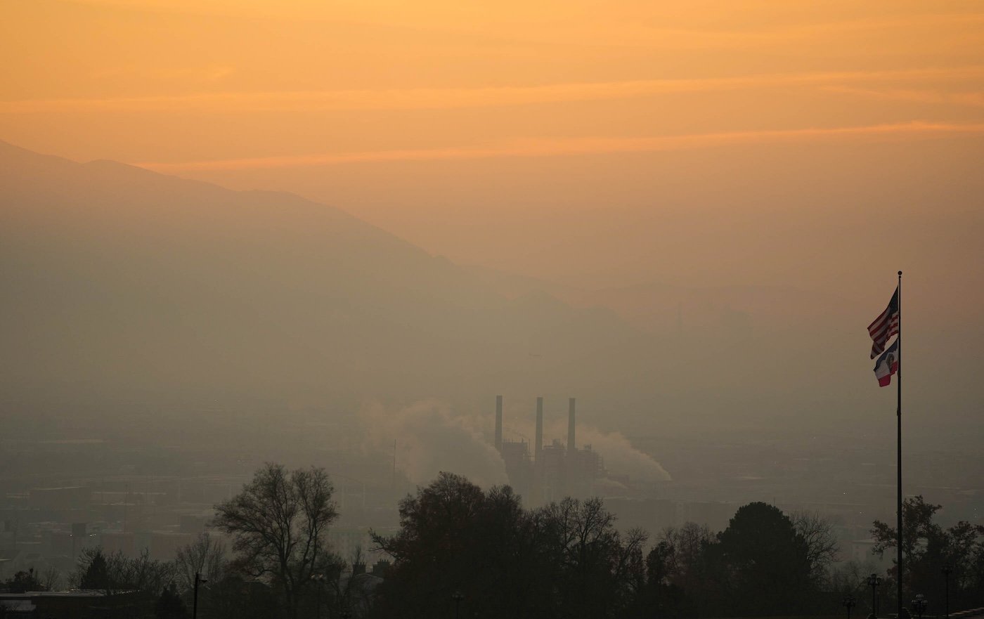 A picture of smog filling the Salt Lake Valley