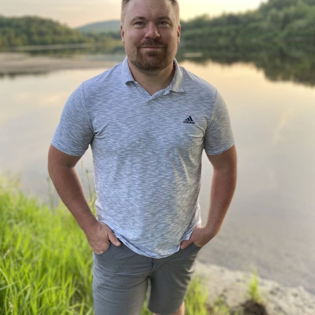 Quebec farmer Maxime Leduc standing in front of a river. Photo: Lilian Schaer