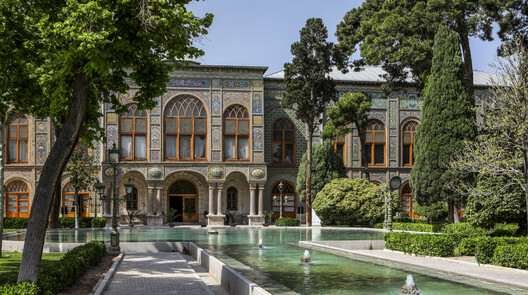 Golestan Palace in Tehran, 2012. Image © Ninara from Helsinki, Finland via Wikimedia Commons, licensed under the CC BY 2.0 generic license