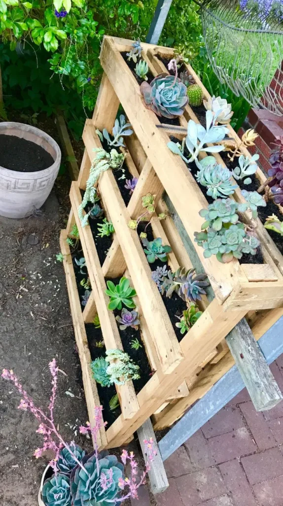 Outdoor Pallet Projects That Turn Simple Wood Into Stunning Backyard Features

