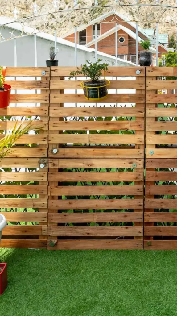 Outdoor Pallet Projects That Turn Simple Wood Into Stunning Backyard Features

