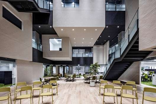 © Koji Horiuchi [Shin Shashin Kobo]