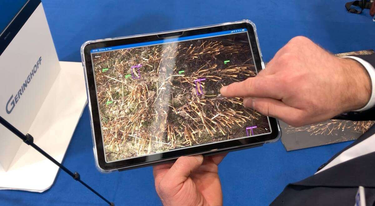 Hendrick Schneider, product manager at Geringhoff, demonstrates how data and images from the Yield EyeQ are accessed via a tablet.