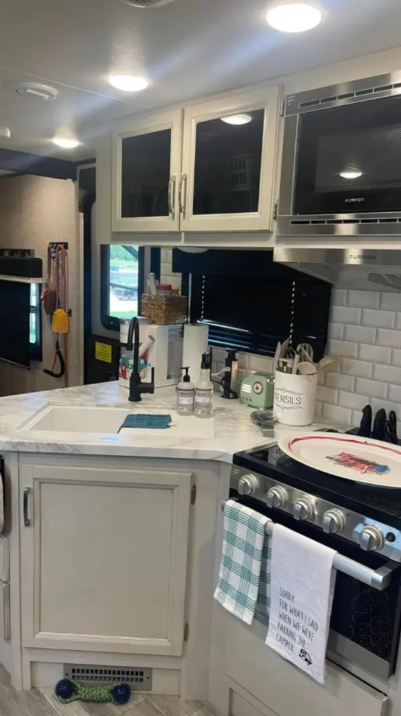 Cute Camper Decorating Ideas