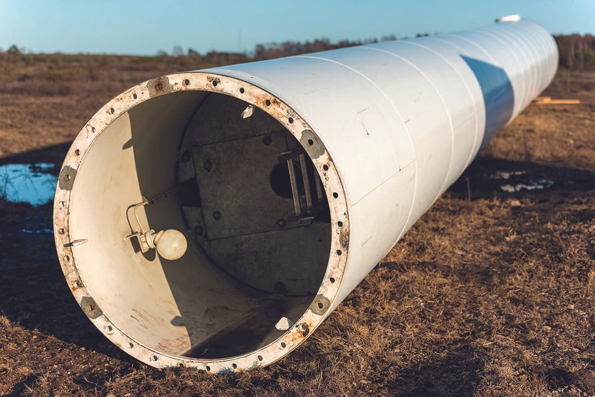 Decommissioning a wind turbine - parts lying on the ground