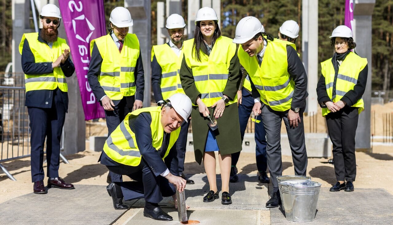 Dr. Danas Tvarijonavicius places a symbolic capsule into the foundations of the future factory at the Vilnius City Innovation Industrial Park. Image credit: Pentasweet