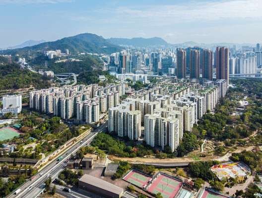 Mei Foo Sun Chuen, Hong Kong SAR. Image © Wpcpey via Wikipedia under license CC BY 4.0