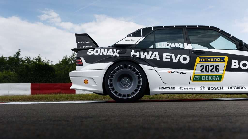 Hankook returns to super-sport tire segment with Ventus evo Z.