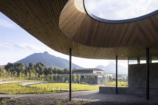 Ellen DeGeneres Campus of the Dian Fossey Gorilla Fund / MASS. Image © Iwan Baan