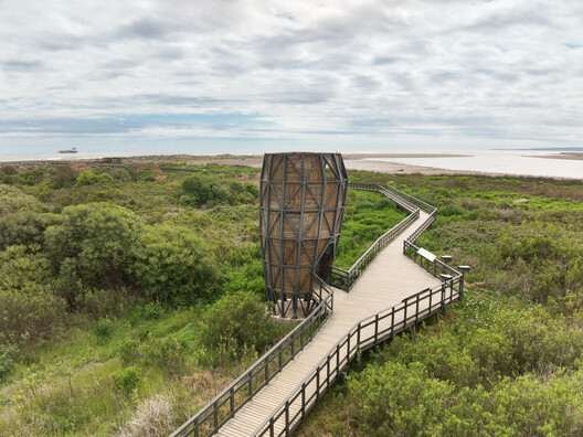 Siete Colores Observation Tower. Image Courtesy of Fundación Cosmos