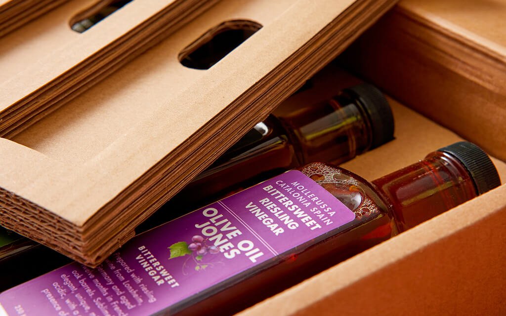 We opted for coating-free corrugated cardboard for Olive Oil Jones to accentuate the brand’s sustainable ethos.