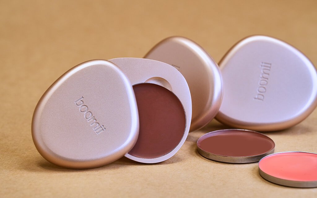 A sleek, metallic Boomii aluminum compact package design.