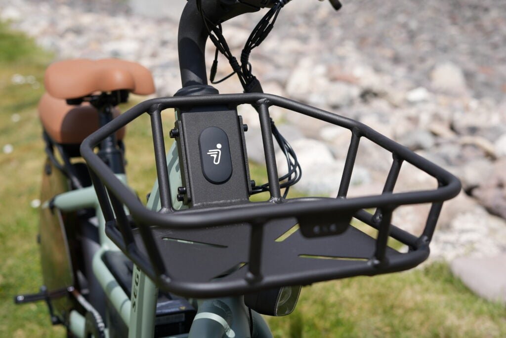 Segway MUXI saddle and swept-back handlebar comfort detail