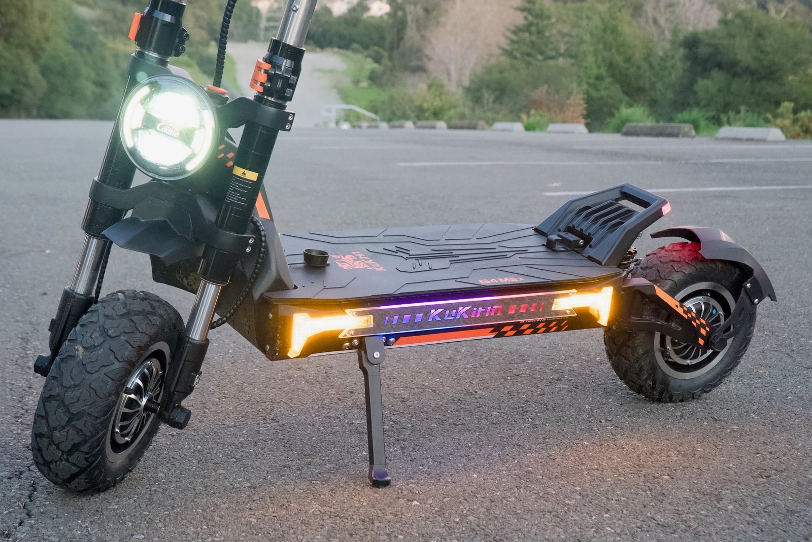 Kukirin G4 Max Review: 50 MPH of Off-Road Value 9 Kukirin G4 Max deck and ground clearance seen from the side