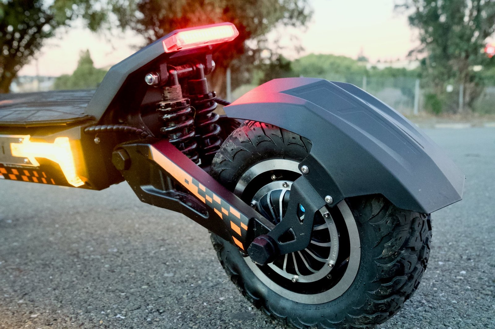 Kukirin G4 Max Review: 50 MPH of Off-Road Value 11 Kukirin G4 Max dual hydraulic suspension and 12 inch off-road tire detail